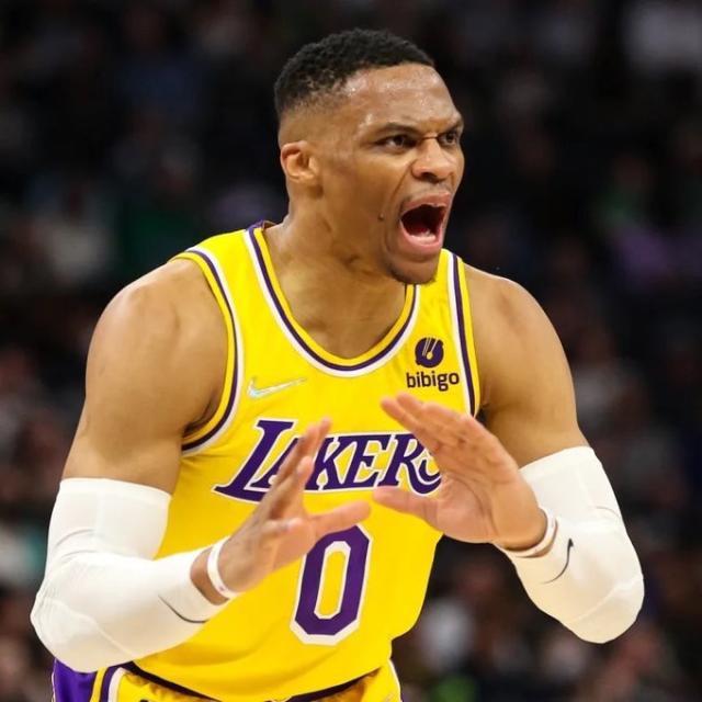 开云体育-詹皇里程悲之夜湖人迎重大利好 韦少已彻底复苏？