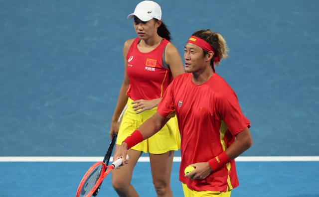 郑钦文缺席中国仍大胜巴西 张之臻新发球首秀建功